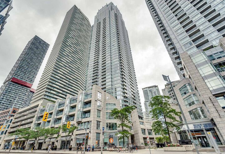 2191 Yonge Street 910 — photo 1