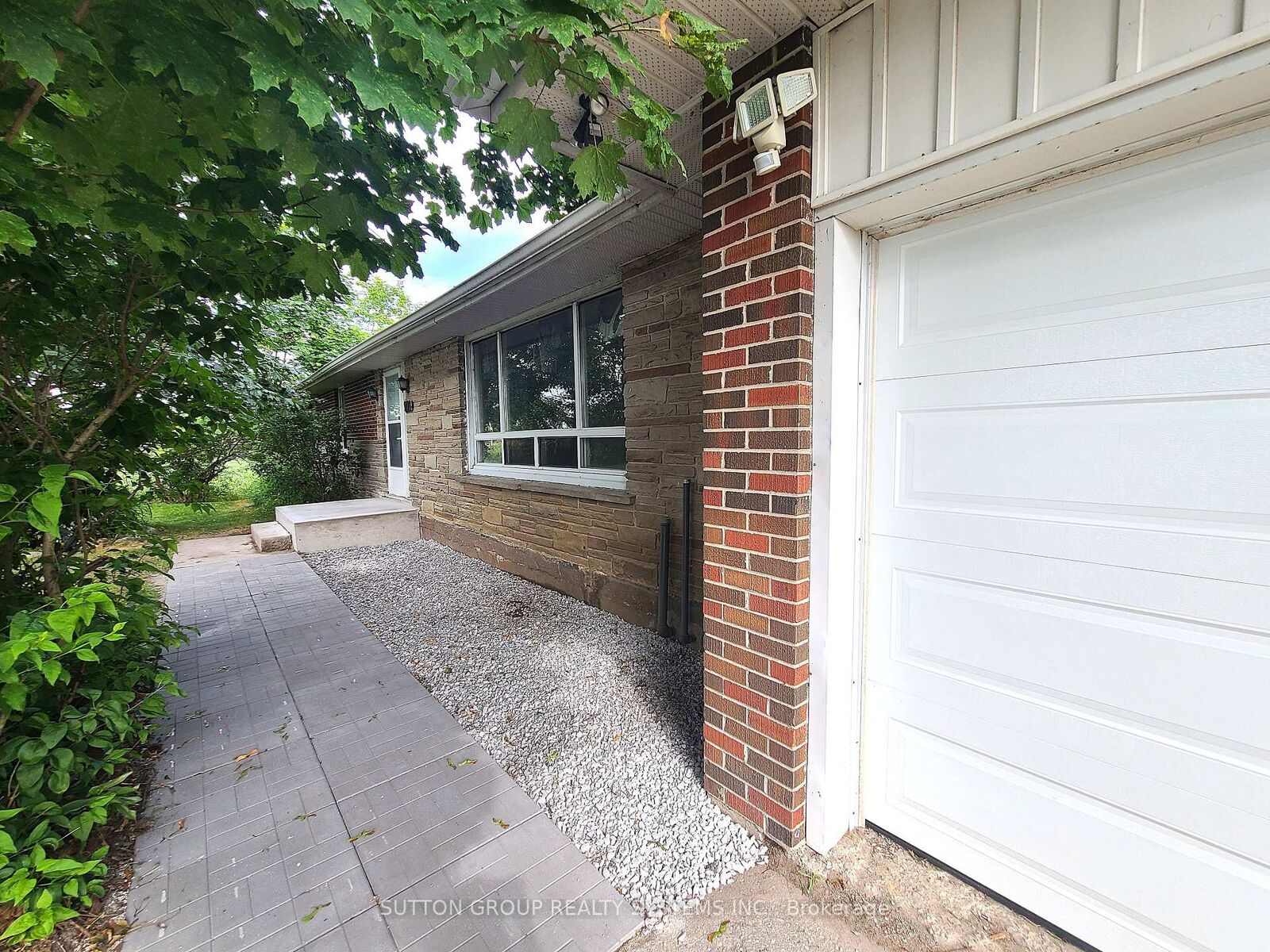Property Photo:  998 King Road  ON L7B 1K5 