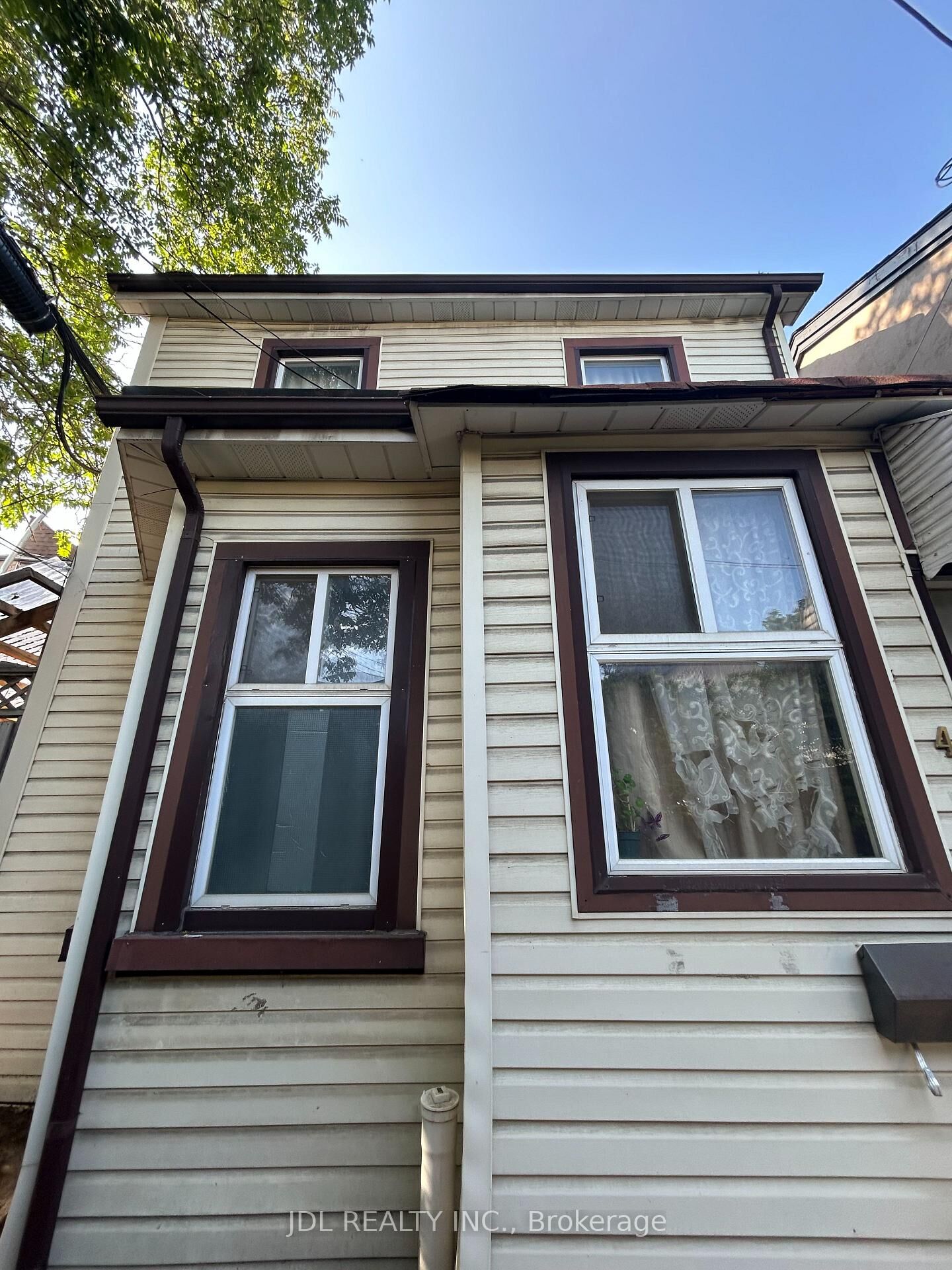 Property Photo: 4 Fitzroy Terr Terrace Master Bedroom, Mainfloor ON M5T 2K3