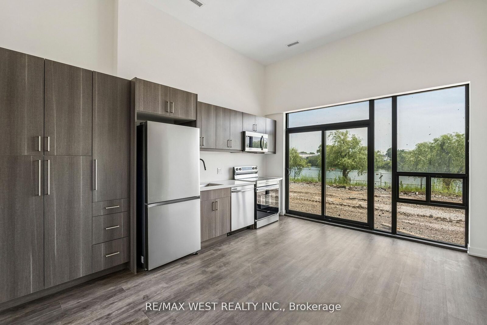 Property Photo:  350 Prince Charles Drive S 114  ON L3C 0L6 