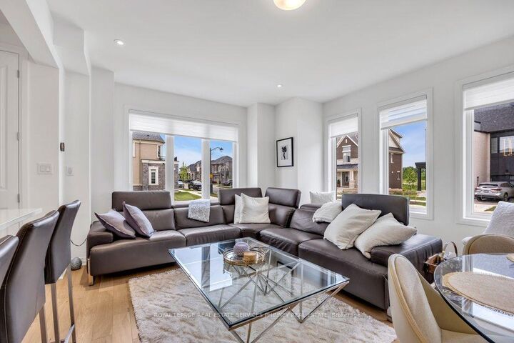 Property Photo: 9 Crown Gate ON L6M 0W8