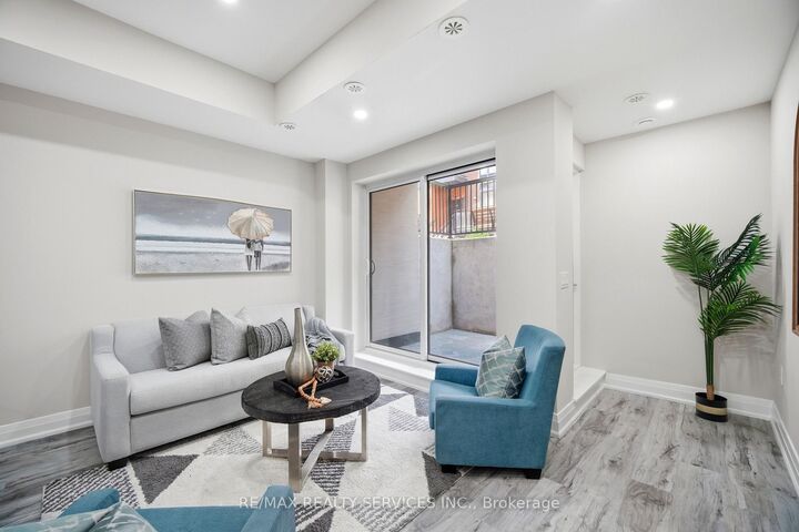 Property Photo:  26 Coles Avenue 302  ON L4L 0J1 