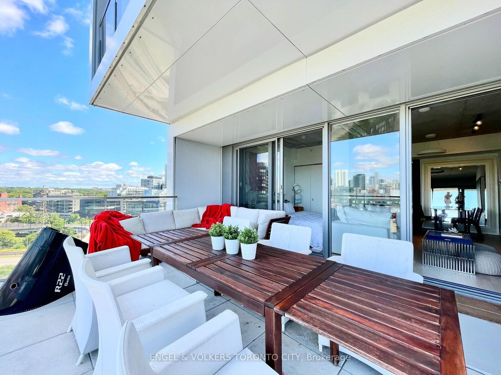Property Photo: 170 Bayview Avenue 1004 ON M5A 0G4