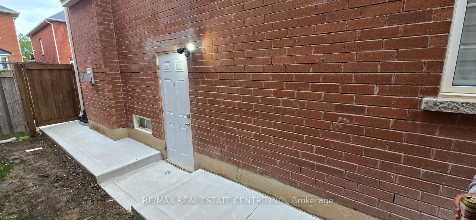 Property Photo:  389-1 Nairn Circle Bsmt.  ON L9T 8A5 