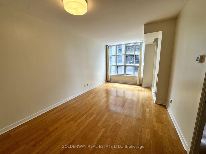 Property Photo: 438 Richmond Street W 921 ON M5V 3S6