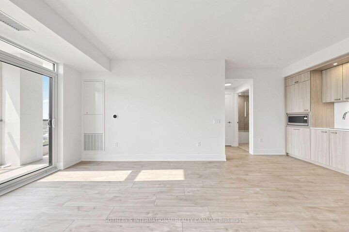 Property Photo:  858 Dupont Street 834  ON M6G 1Z5 
