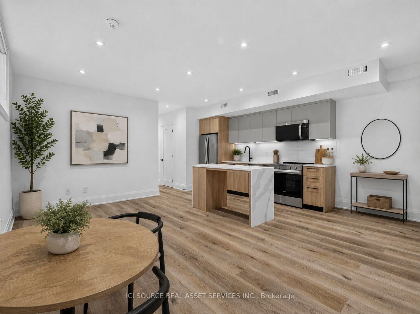 Property Photo:  28 Norcross Road Unit 5  ON M3H 2R4 