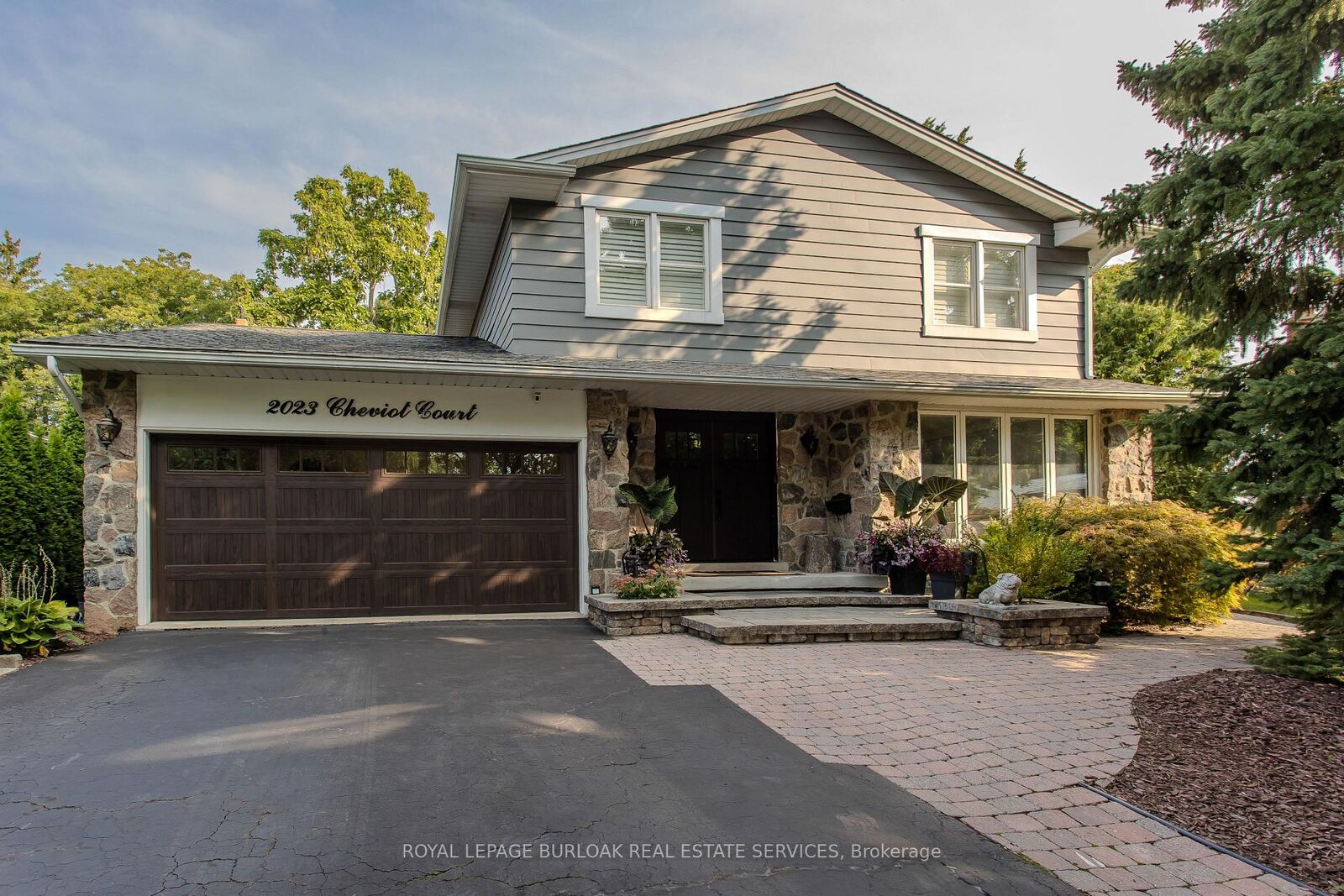 Property Photo:  2023 Cheviot Court  ON L7P 1W7 