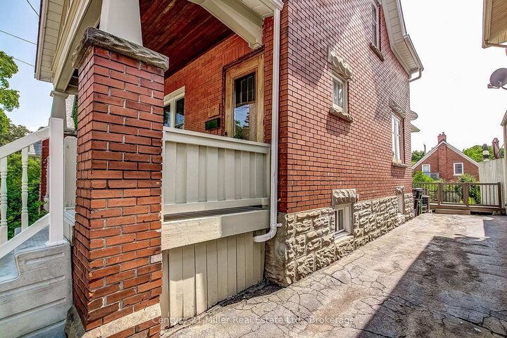 Property Photo: 17 Whitney Place ON N2G 2X6