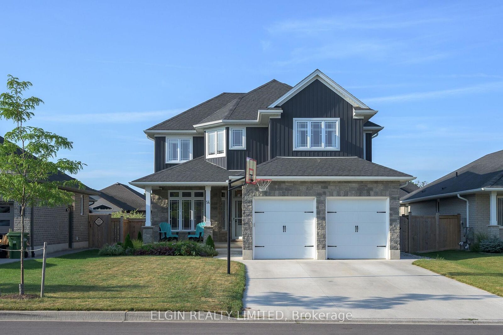 Property Photo: 14 Muirfield Drive ON N5R 0K3