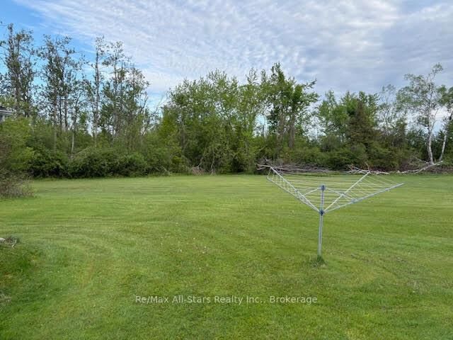 Property Photo: 12 Stephen Court ON K0M 1L0