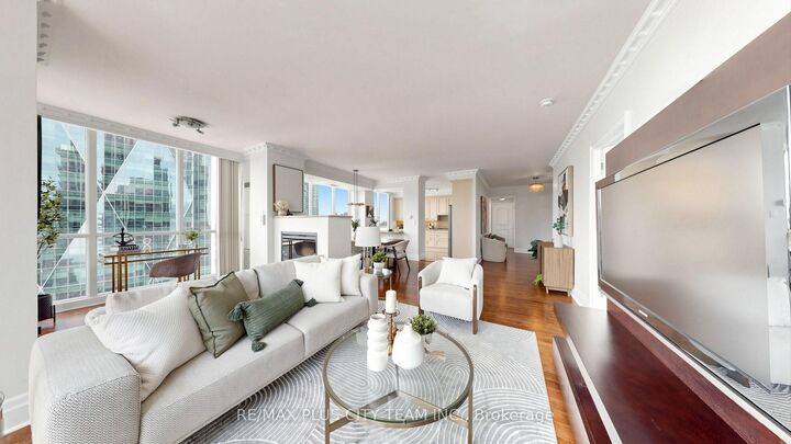 Property Photo:  16 Harbour Street 4302  ON M5J 2Z7 