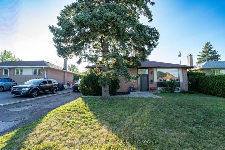 12 Alexandria Crescent — photo 1