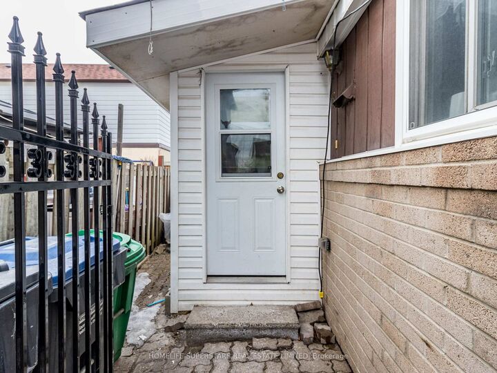 Property Photo: 3 Haley Court ON L6S 1N6