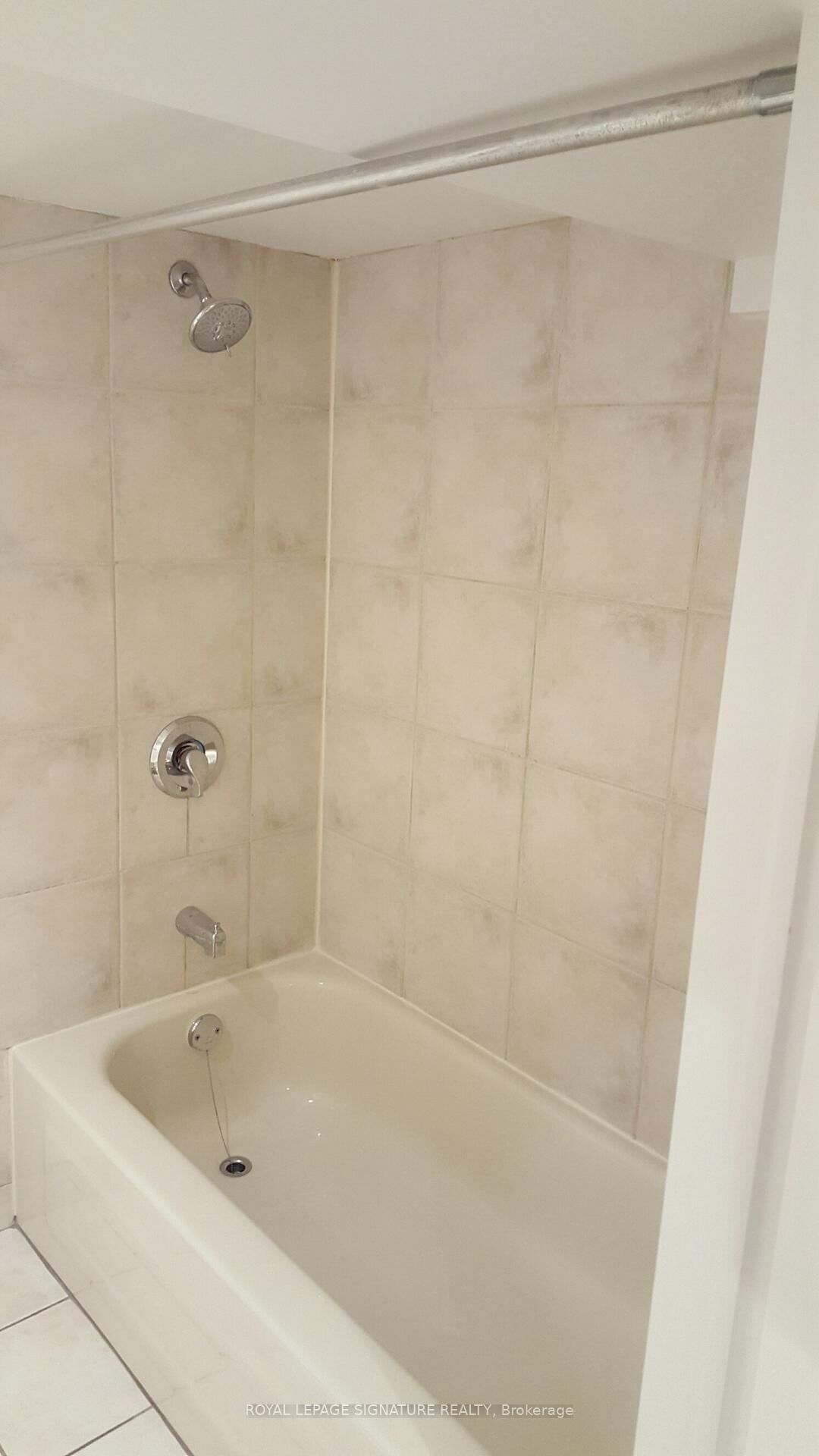Property Photo: 27 Hillsboro Avenue Unit Lower 1 ON M5R 1S6