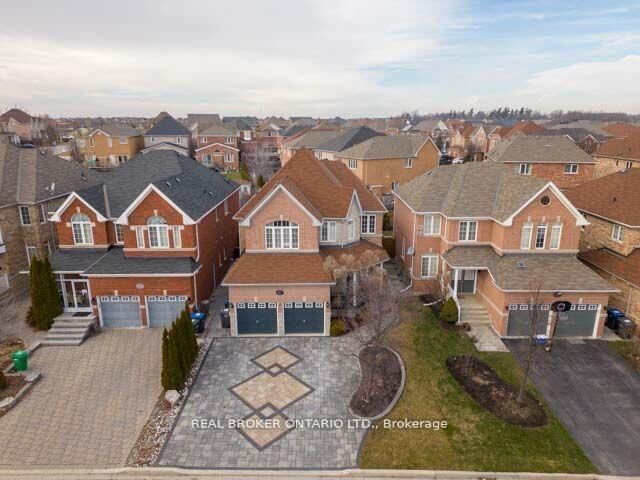 Property Photo: 3277 Paul Henderson Drive ON L5M 0H5