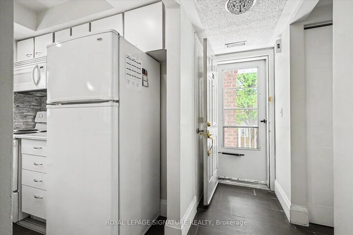 Property Photo:  101 Bristol Road E 221  ON L4Z 3P4 