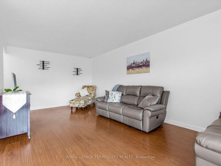 Property Photo: 8 Kingsbridge Court 404 ON M2R 1L5