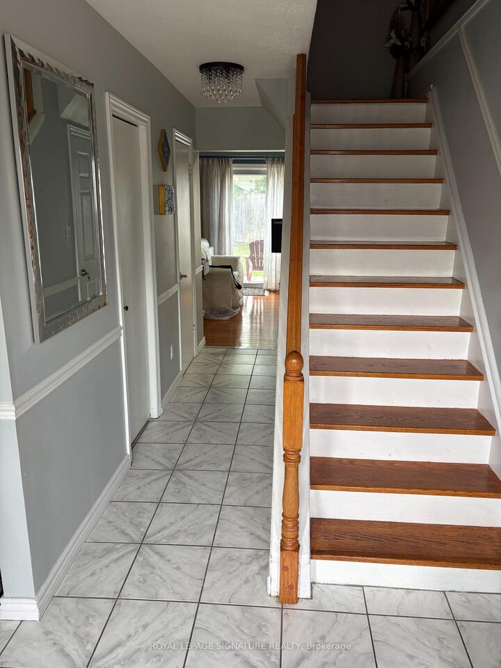 Property Photo:  137 Madoc Drive Main/Upper  ON L6V 2A5 