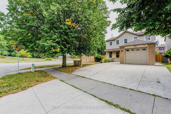 Property Photo: 2 Mayberry Court ON L6S 5A9