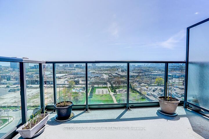 Property Photo:  35 Brian Peck Crescent 1413  ON M4G 0A5 