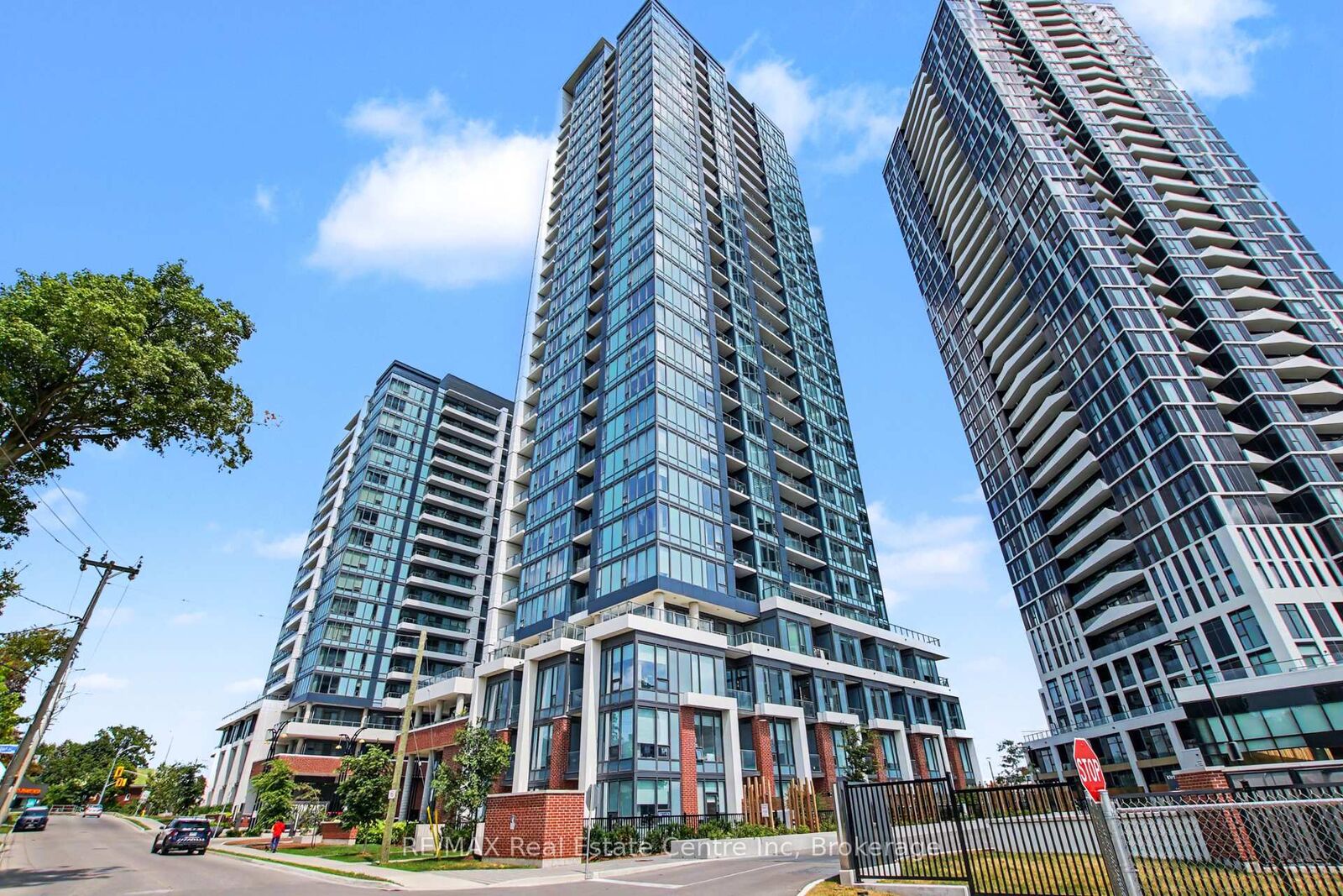 Property Photo: 15 Wellington Street 2214 ON N2G 0E4