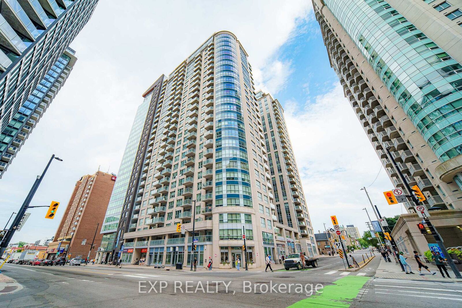 Property Photo: 242 Rideau Street 1906 ON K1N 0B7