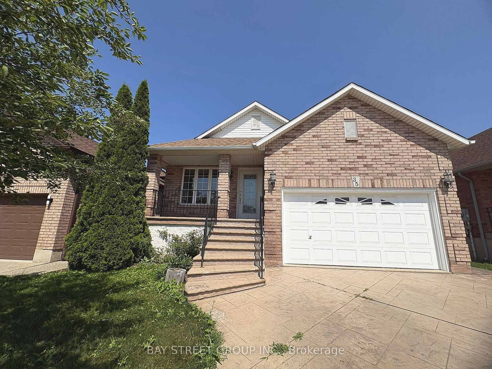 Property Photo:  35 Diamond Court  ON L9C 7V5 
