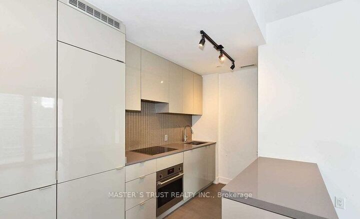 Property Photo:  7 Grenville Street W 5203  ON M4Y 0E9 