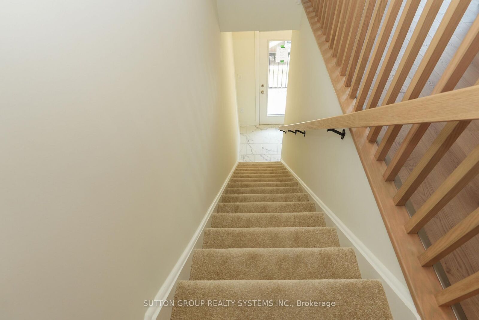 Property Photo:  734 Front Royal Street 13  ON L4Y 0C8 