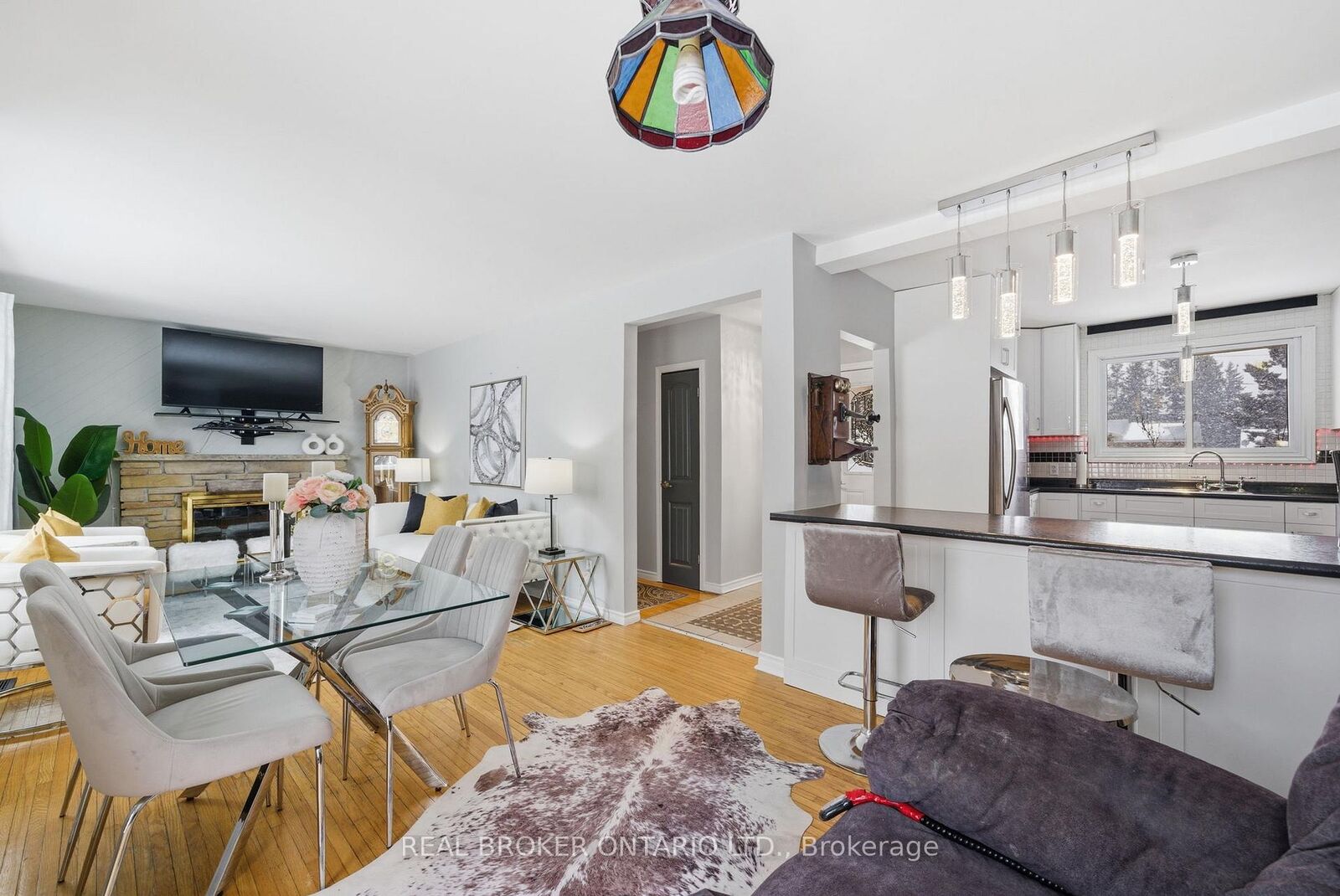 Property Photo:  1157 Lakeshore Road  ON L1B 1L9 