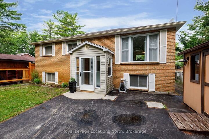 Property Photo: 26 Stroud Crescent ON L9Z 2T5