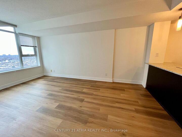 Property Photo:  25 Town Centre Court 1906  ON M1P 0B4 