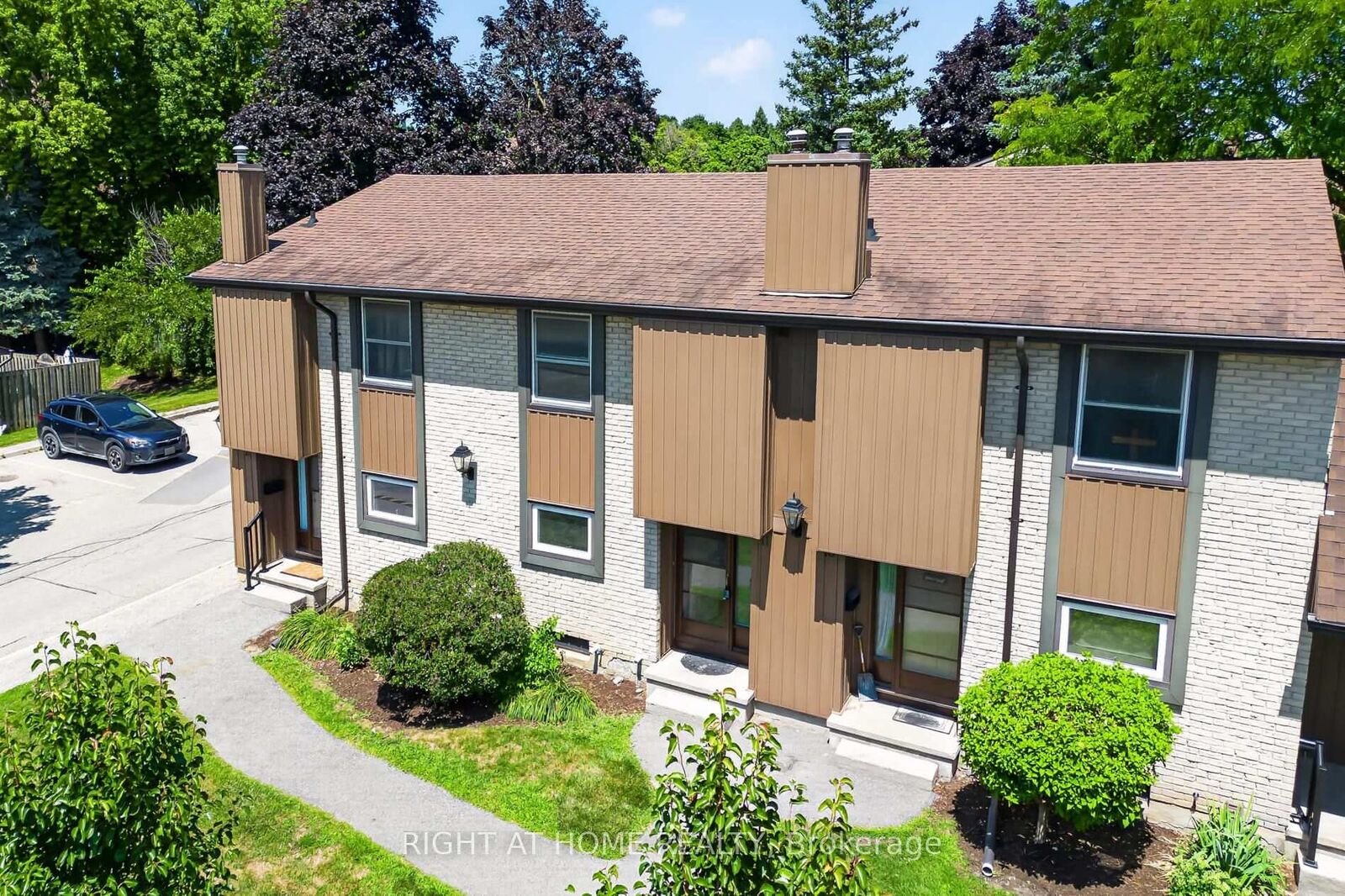 Property Photo:  215 Glamis Road 11  ON N1R 6V8 