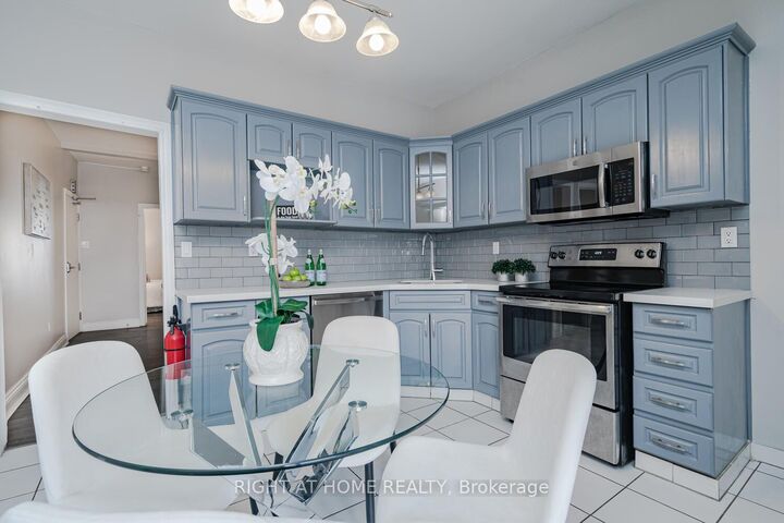 Property Photo:  1311 Davenport Road 1  ON M6H 2H3 