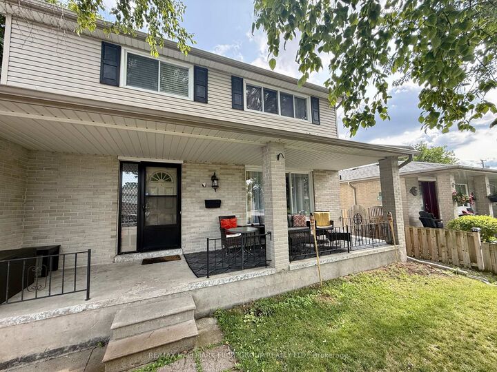 Property Photo:  906 Cecylia Court  ON L1W 2Y1 