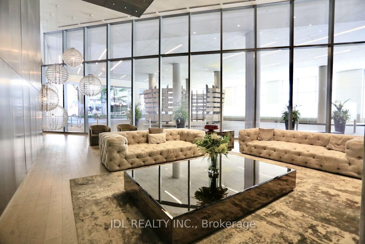 Property Photo:  88 Harbour Street 1705  ON M5J 0C3 
