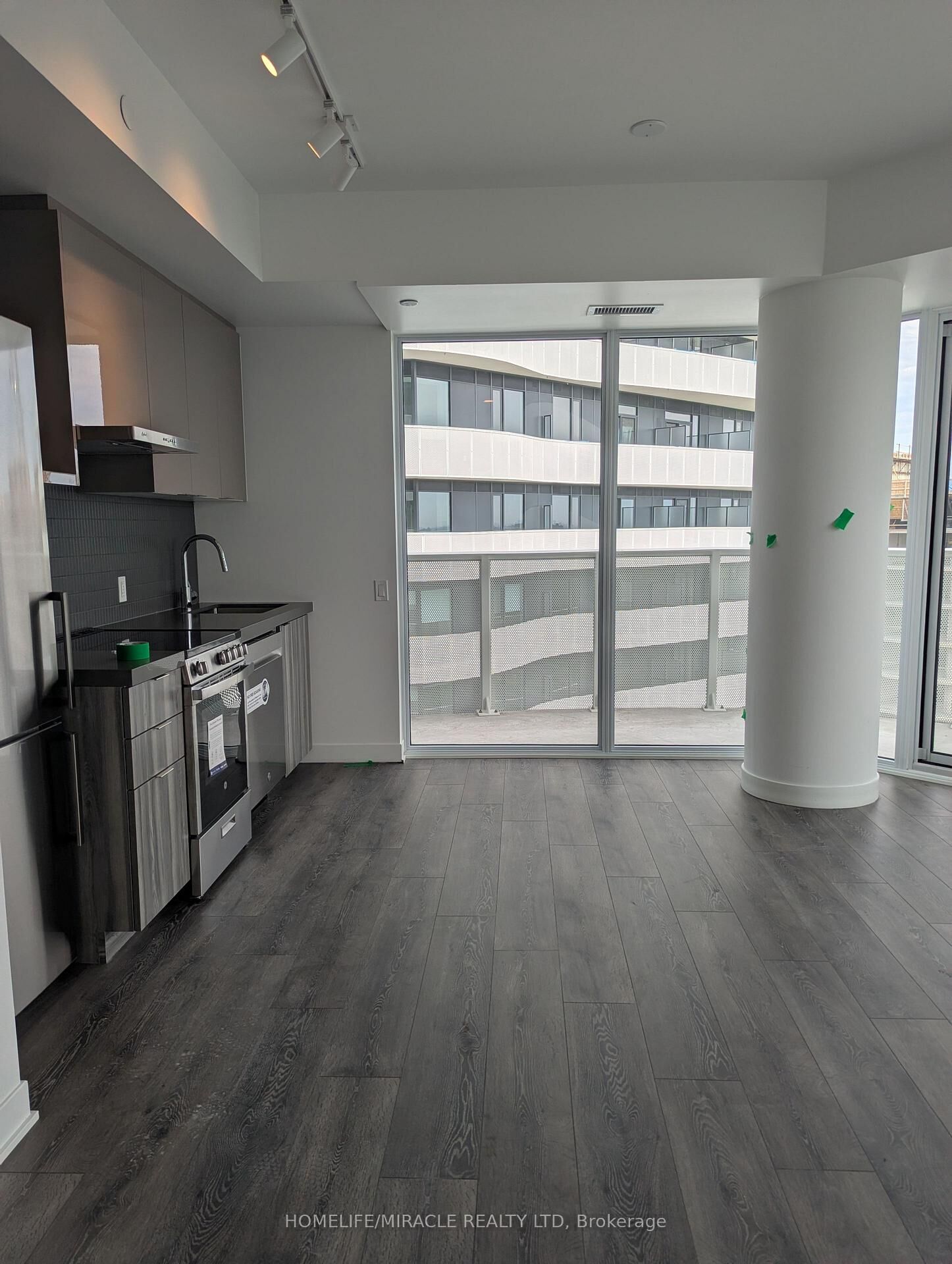 Property Photo:  10 Flavelle Trail 2104  ON L4L 0M9 