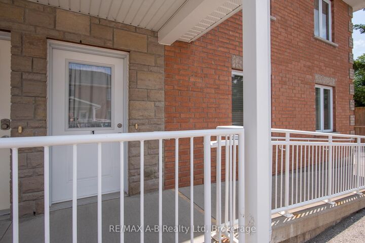 Property Photo:  148 Borden Street 1  ON N5A 0G1 