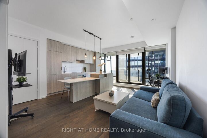 Property Photo:  5 St Joseph Street 3403  ON M4Y 1J6 