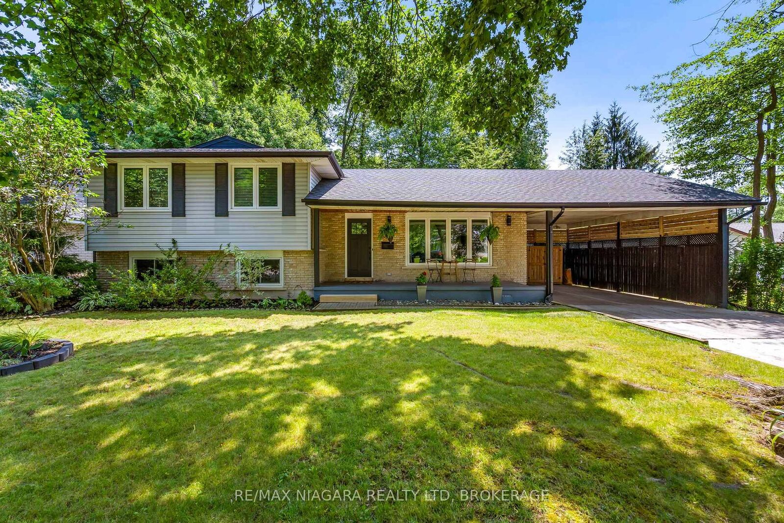 Property Photo:  6866 Dellpark Drive  ON L2J 2B8 