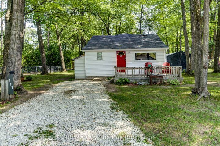 717 Oxbow Park Drive — photo 1