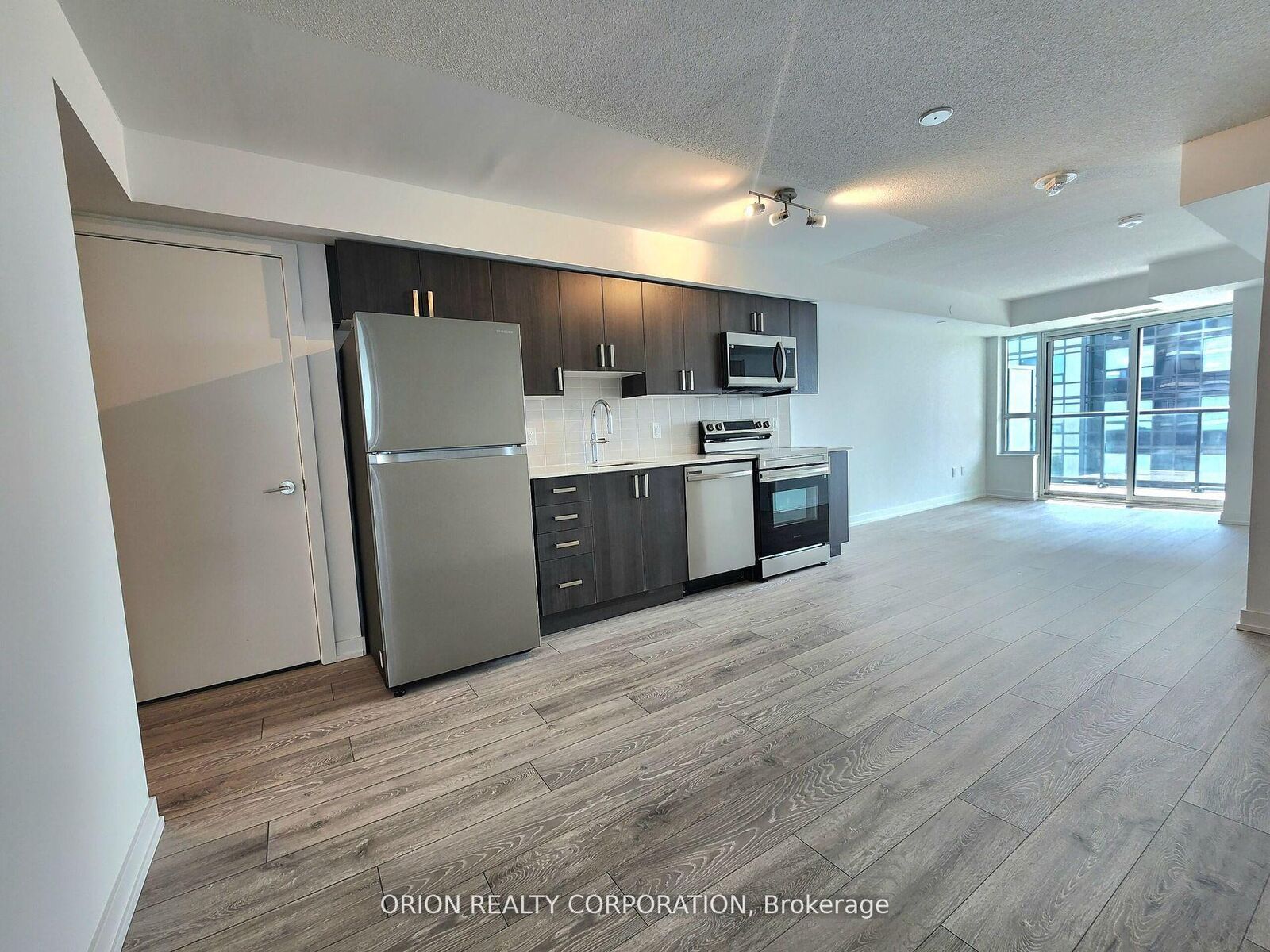 Property Photo:  1455 Celebration Drive 1304  ON L1W 0C3 