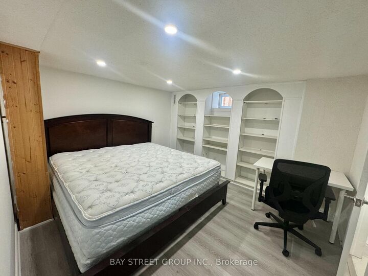 Property Photo:  8 Queensgate Court One Bed In W/O Basement  ON L3R 8L5 