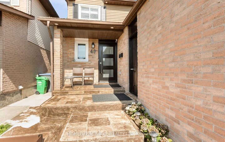 Property Photo:  49 Newbridge Crescent  ON L6S 4B5 