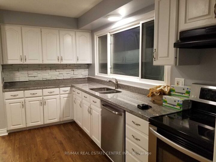 Property Photo: 363 Duncombe Drive ON L7L 4M2