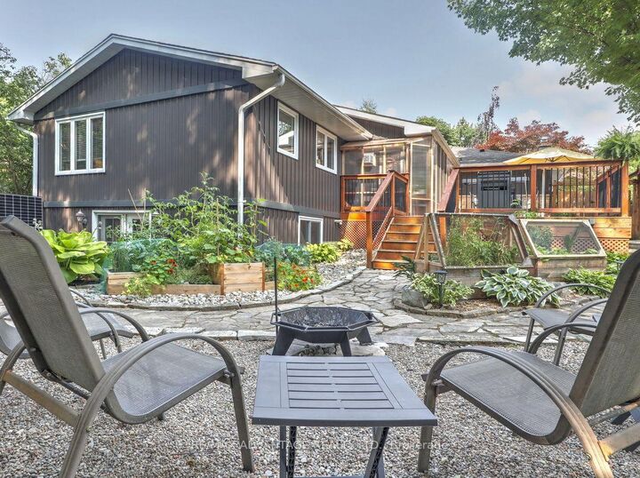 Property Photo:  467 Jellicoe Crescent  ON N6K 2M7 