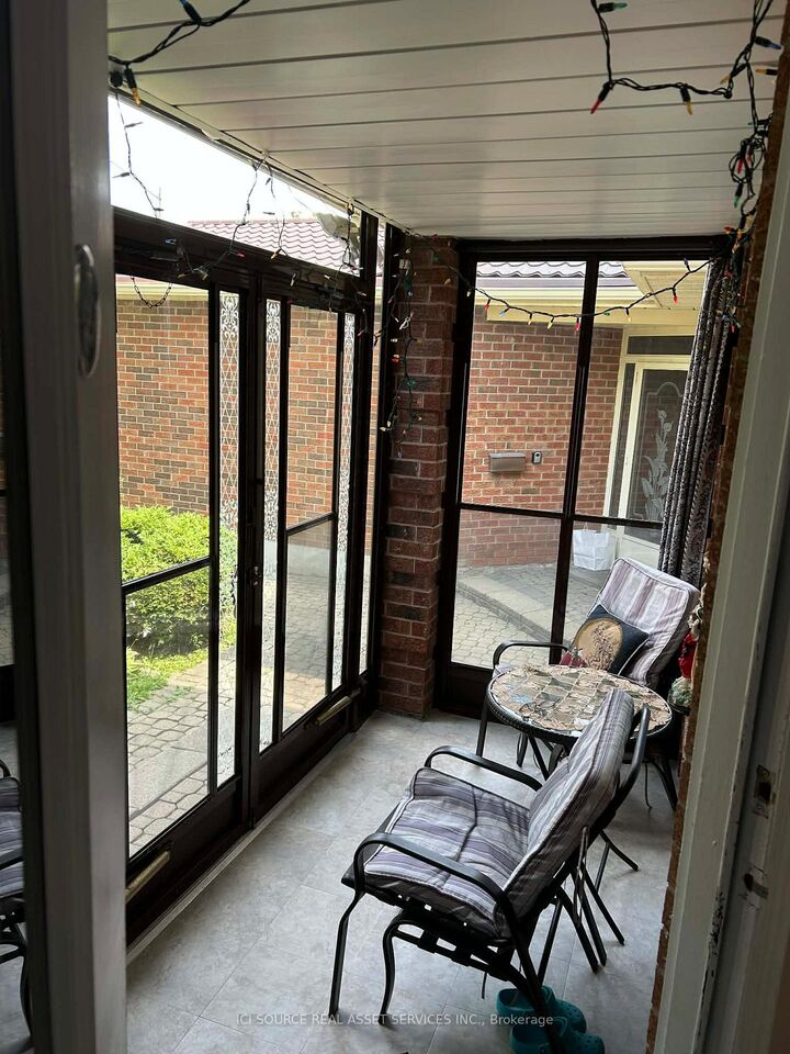 Property Photo: 3546 Italia Crescent ON L5B 3T6