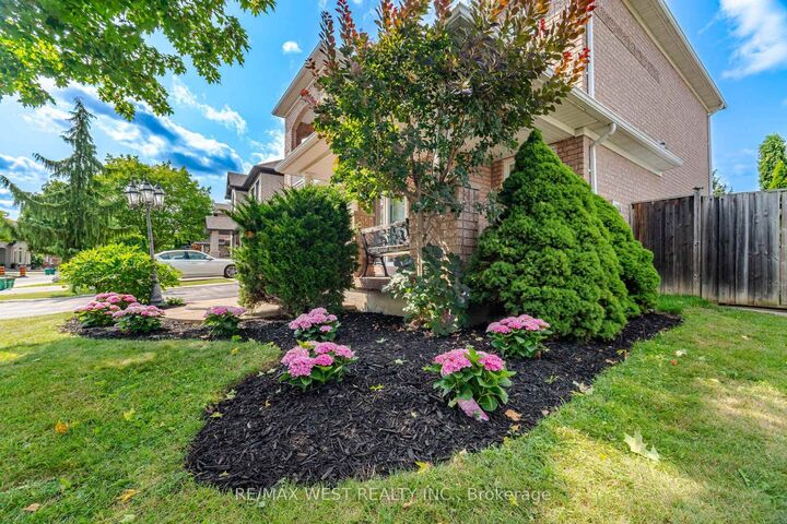 Property Photo:  12 Mira Vista Place  ON L4M 1K9 