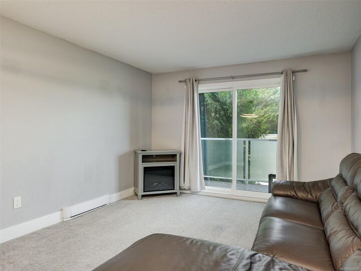 Property Photo: 3252 Glasgow Ave #301 BC V8X 1M2